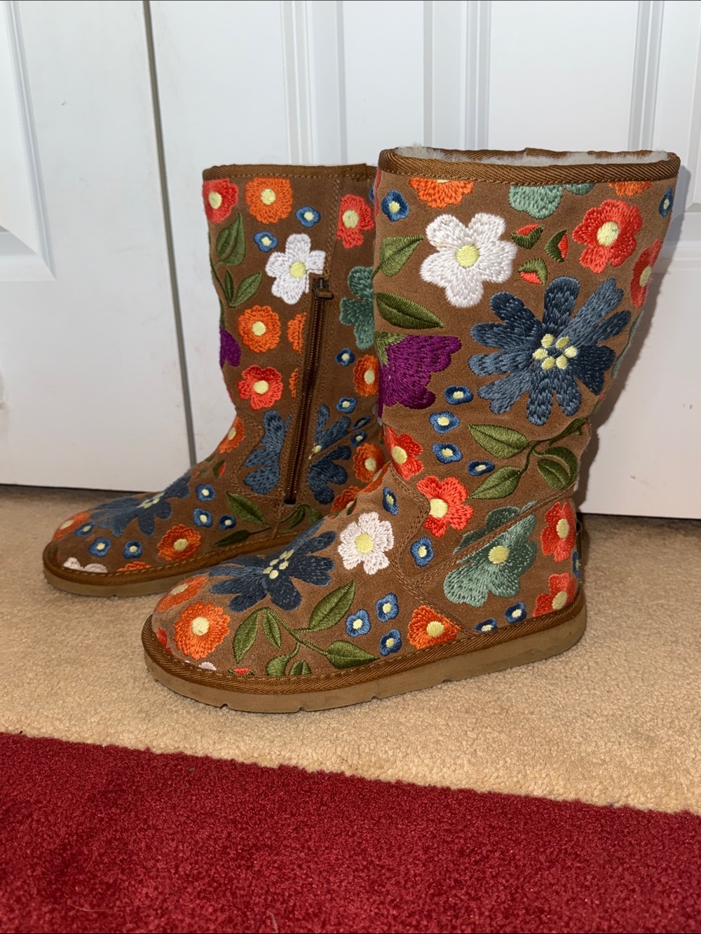 Ugg Wahine Embroidered Floral boot, brown suede, like new condition.  Sz 7